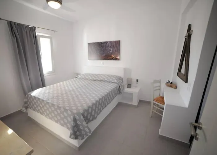 Mariannas House * 纳乌萨